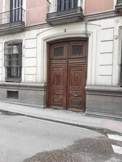 Acogedor Apartamento En Gran Via Madrid Extérieur photo